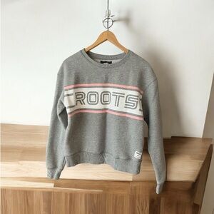 NEW ROOTS Cropped Grey White Pink Stripe Bold Sweater Size Medium Y2K Athletic